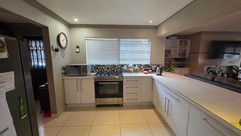 3 Bedroom Property for Sale in Reebok Western Cape